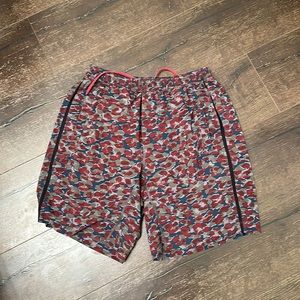 Lululemon shorts size L